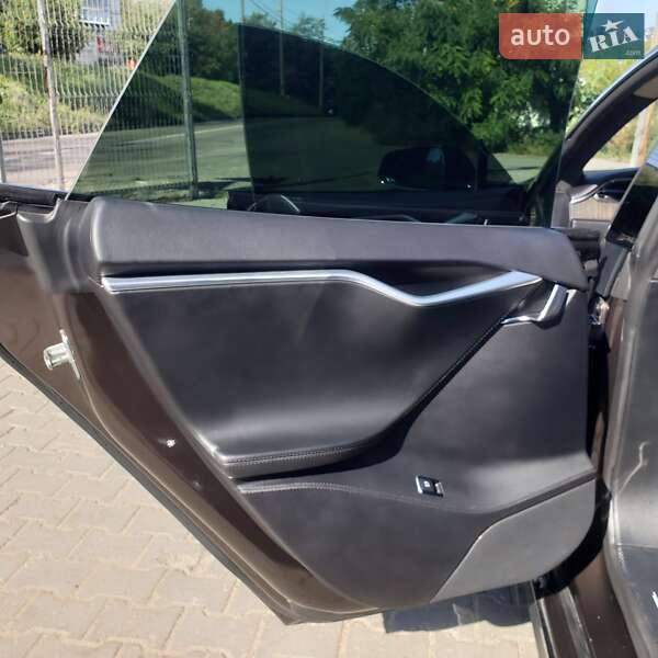 Ліфтбек Tesla Model S 2013 в Києві