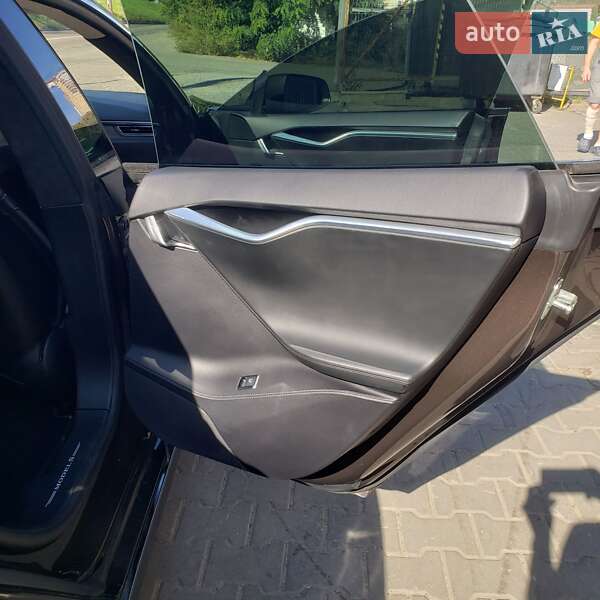 Ліфтбек Tesla Model S 2013 в Києві
