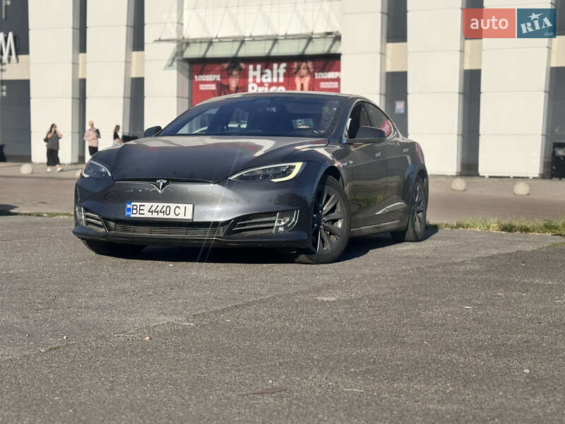 Tesla Model S 2018