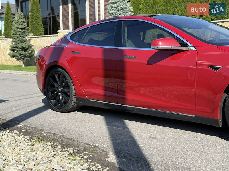 Ліфтбек Tesla Model S 2013 в Івано-Франківську