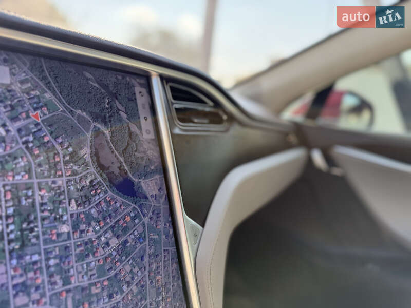 Ліфтбек Tesla Model S 2013 в Івано-Франківську
