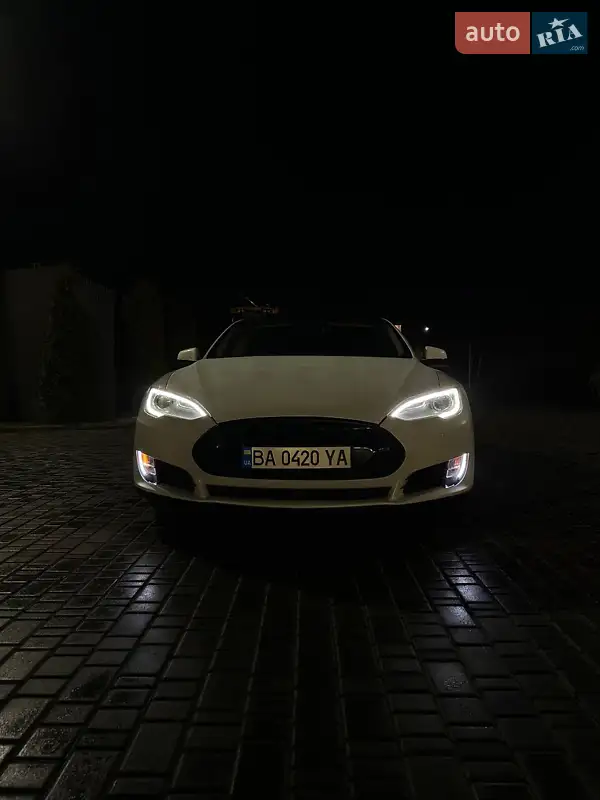 Tesla Model S 2014