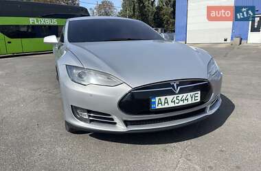 Ліфтбек Tesla Model S 2013 в 
