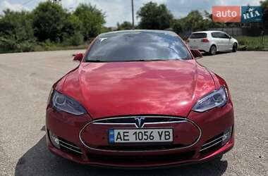 Tesla Model S 2015