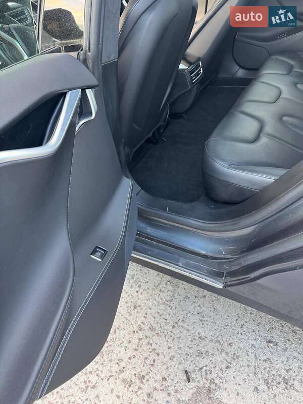 Лифтбек Tesla Model S 2015 в Житомире фото 10 Лифтбек Tesla Model S 2015 в Житомире