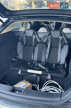 Лифтбек Tesla Model S 2013 в 