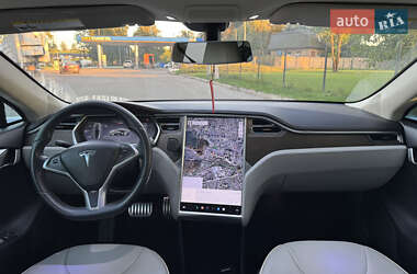 Лифтбек Tesla Model S 2013 в 