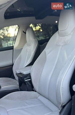Лифтбек Tesla Model S 2013 в 