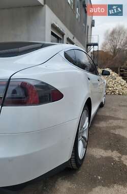 Лифтбек Tesla Model S 2015 в 