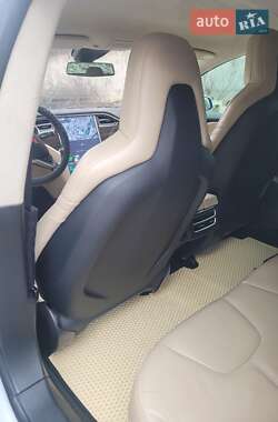 Лифтбек Tesla Model S 2015 в 