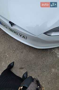 Лифтбек Tesla Model S 2015 в 