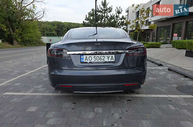 Лифтбек Tesla Model S 2015 в 