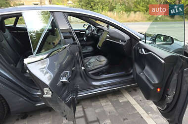Лифтбек Tesla Model S 2015 в 