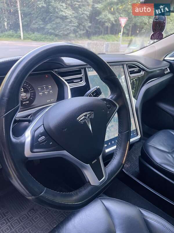 Лифтбек Tesla Model S 2013 в Киверцах