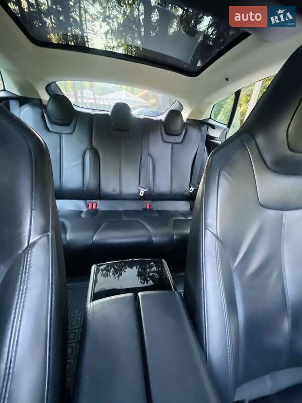 Лифтбек Tesla Model S 2013 в Киверцах