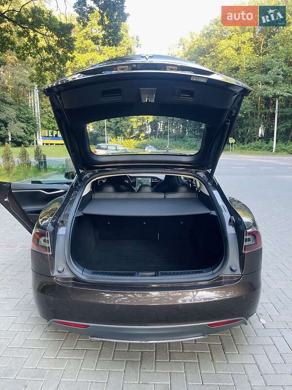 Лифтбек Tesla Model S 2013 в Киверцах