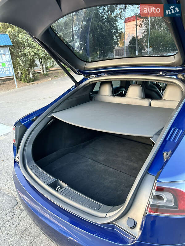 Ліфтбек Tesla Model S 2016 в Одесі