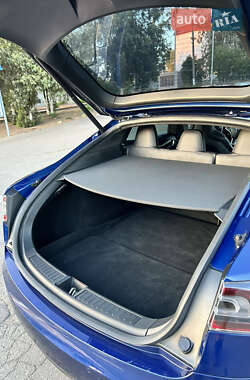 Лифтбек Tesla Model S 2016 в 