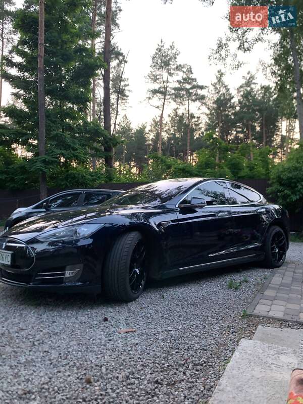 Лифтбек Tesla Model S 2014 в Киеве