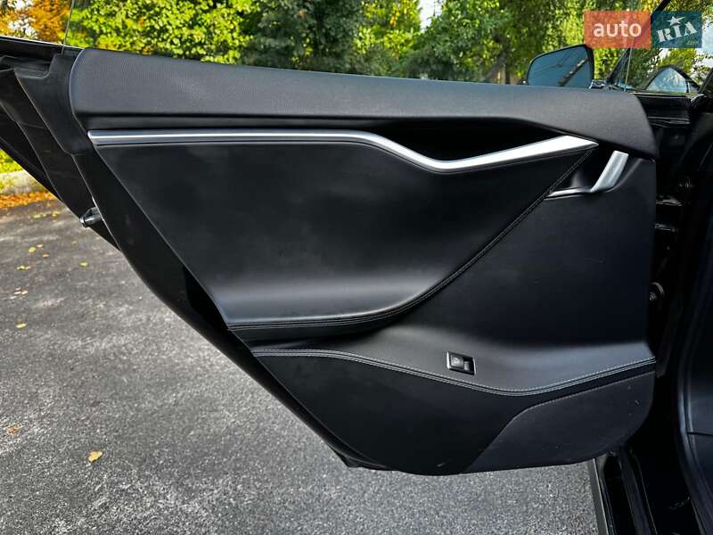 Ліфтбек Tesla Model S 2014 в Києві фото 23 Ліфтбек Tesla Model S 2014 в Києві