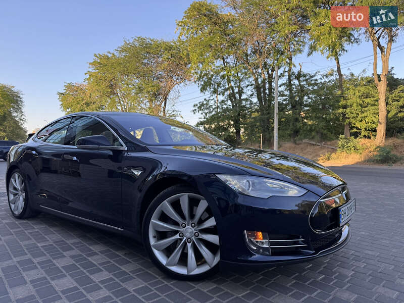 Tesla Model S 2014