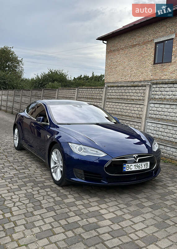 Tesla Model S 2016