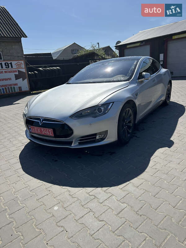 Ліфтбек Tesla Model S 2016 в Володимирі