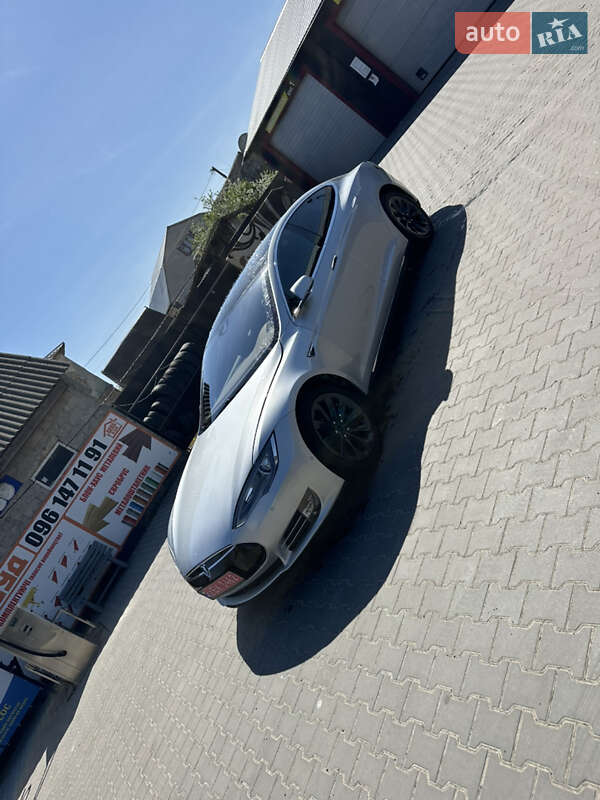 Ліфтбек Tesla Model S 2016 в Володимирі
