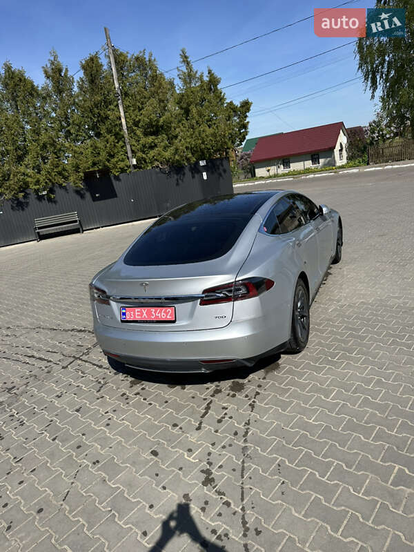 Ліфтбек Tesla Model S 2016 в Володимирі