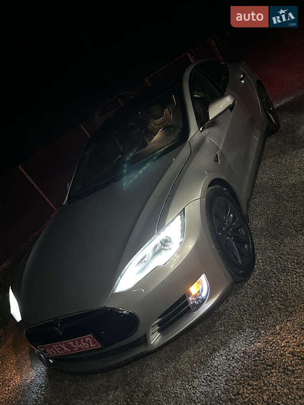 Ліфтбек Tesla Model S 2016 в Володимирі