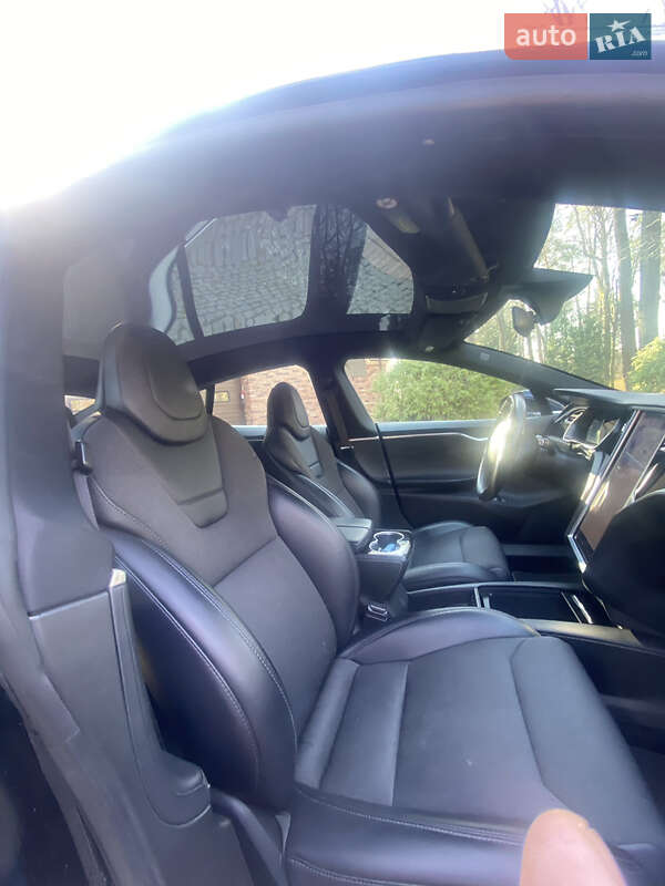 Лифтбек Tesla Model S 2017 в Ирпене