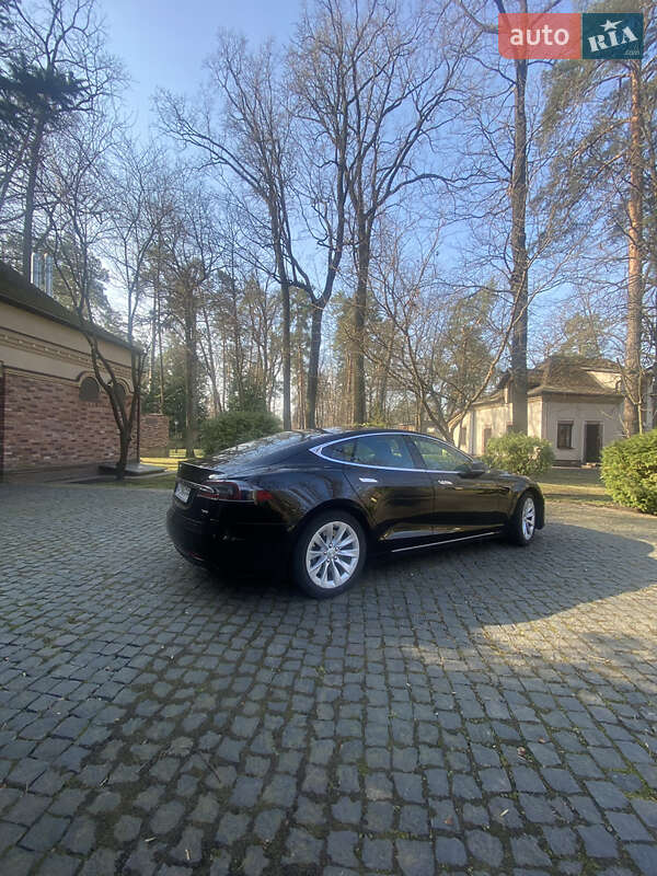 Лифтбек Tesla Model S 2017 в Ирпене