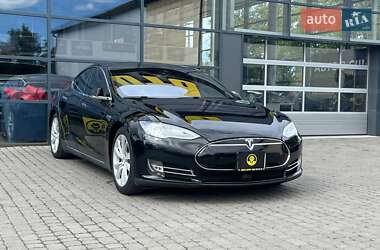Tesla Model S 2015