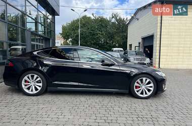 Лифтбек Tesla Model S 2015 в 