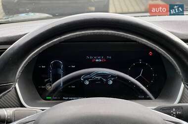 Лифтбек Tesla Model S 2015 в 