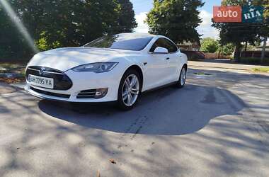Tesla Model S 2015