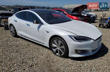 Лифтбек Tesla Model S 2020 в 