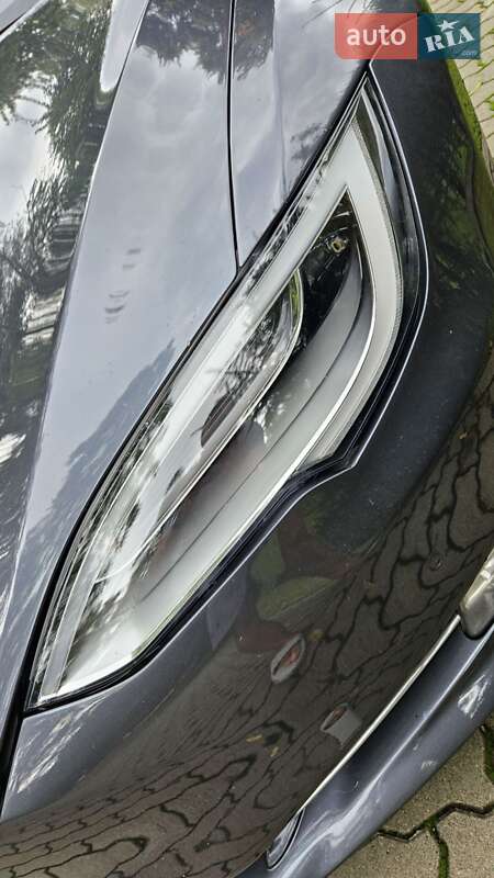 Ліфтбек Tesla Model S 2017 в Сваляві