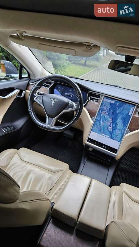 Ліфтбек Tesla Model S 2017 в Сваляві
