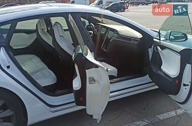 Лифтбек Tesla Model S 2016 в Киеве