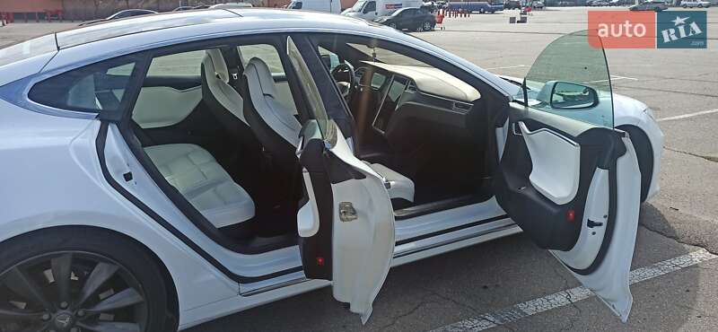 Tesla Model S 2016