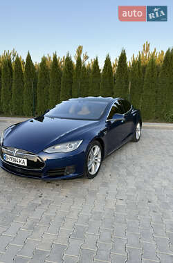 Tesla Model S 2015