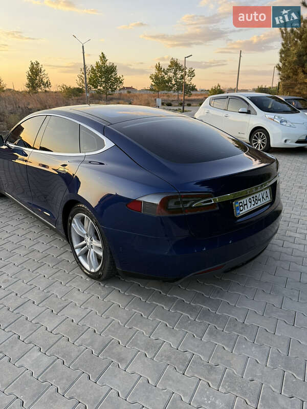 Ліфтбек Tesla Model S 2015 в Одесі