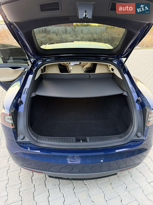 Ліфтбек Tesla Model S 2015 в Одесі