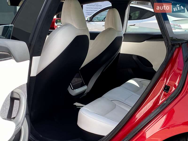 Лифтбек Tesla Model S 2022 в Киеве