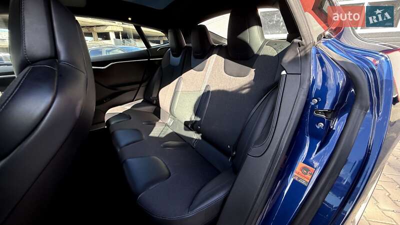 Лифтбек Tesla Model S 2017 в Ивано-Франковске
