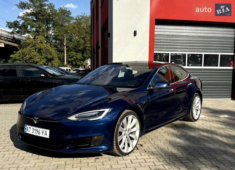 Лифтбек Tesla Model S 2017 в Ивано-Франковске