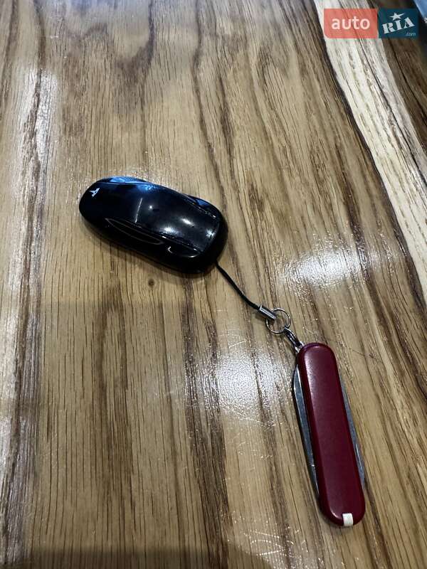 Лифтбек Tesla Model S 2018 в Луцке фото 20 Лифтбек Tesla Model S 2018 в Луцке