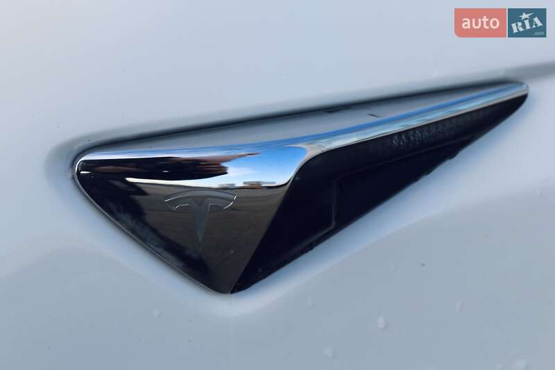 Лифтбек Tesla Model S 2019 в Киеве