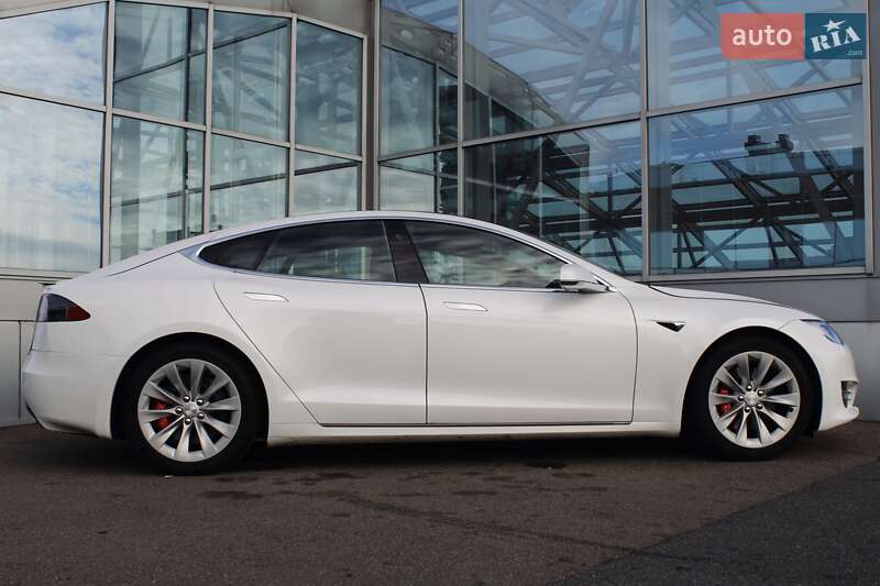Лифтбек Tesla Model S 2019 в Киеве